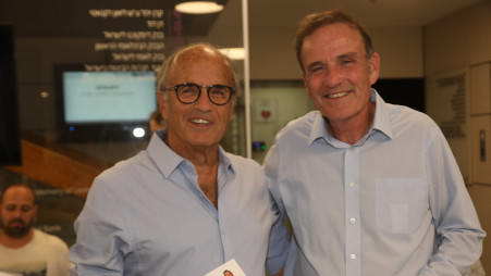 עמוס שפירא וקובי ריכטר  (צילום: סיון פרג')