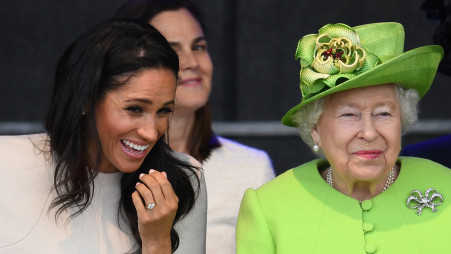 המלכה אליזבת, מייגן מרקל (צילום:  Jeff J Mitchell \ Getty Images)