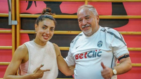 אביגדור ליברמן, אירה דולפין (צילום: מיכאל לוריה)