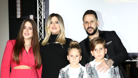 אסי ועדי בוזגלו והילדים (צילום: אור גפן)