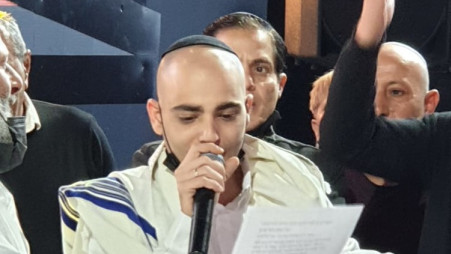 שיר לוי בטקס הברית של בנו - נועם לוי (צילום: אור גפן)