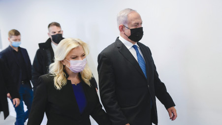 בנימין ושרה נתניהו בבית המשפט המחוזי בתל אביב (צילום: אבשלום ששוני)