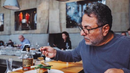 חיים כהן, חודש וויסקי ביפו תל אביב  (צילום: מודרן טוקינג)