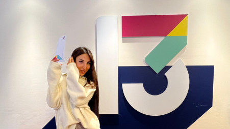 טליה עובדיה הגיעה לקבל את הפרס (צילום: יח"צ רשת 13)