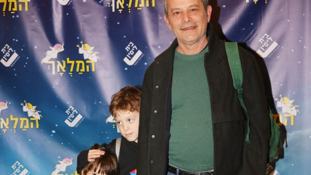 רמי הויברגר וילדיו (צילום: רפי דלויה)