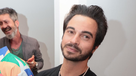 איתי תורג'מן בהצגה המאה של קזבלן (צילום: גיא שרייבר)