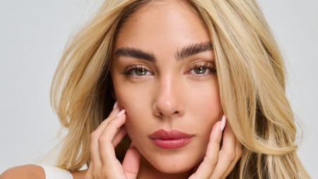 מאיה קיי בצילומי מותג הקוסמטיקה קרליין (צילום: לי אגמון)