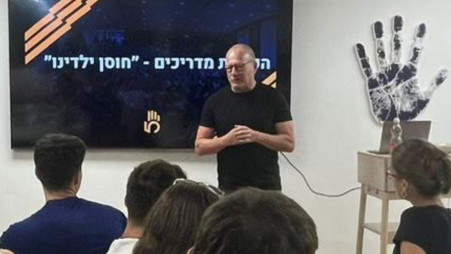 איש העסקים והיזם החברתי רוני דואק (צילום: באדיבות שיתופים)