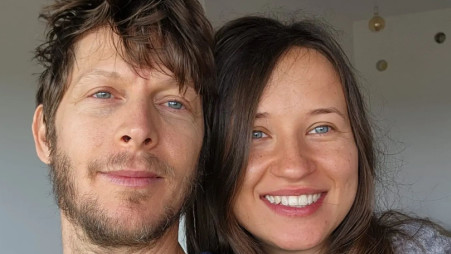 עופר שכטר ואשתו קסניה  (צילום: צילום מסך אינסטגרם)