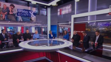 אולפן חדשות 12 (צילום: צילום מסך חדשות 12)