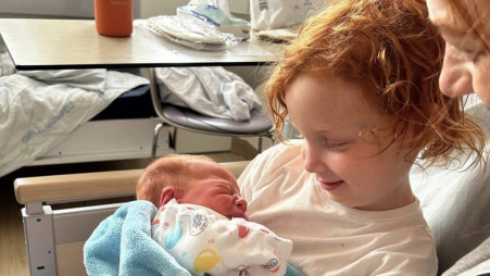 אסיה ורטהיימר ואחיה הקטן (צילום: צילום מסך מתוך האינסטגרם)