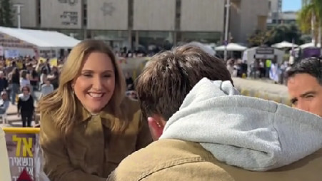 קרן מרציאנו ובנה (צילום: מתוך טיקטוק)