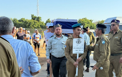 הלווית נדב וים גולדשטיין-אלמוג בכפר עזה (צילום: ללא קרדיט)