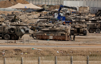 טנקים ישראלים ברצועת עזה (צילום: רויטרס)