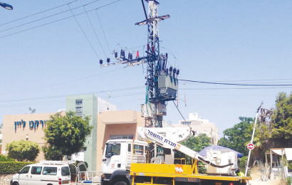 עובדי חברת החשמל, ארכיון (צילום: אלוני מור)