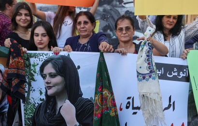 הפגנות על הרג הצעירה מהסא אמיני באיראן (צילום: רויטרס)
