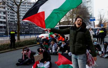 מפגינים פרו פלסטינים (צילום: REUTERS/Piroschka van de Wouw)