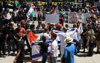 עימותים בין מפגינים בקמפוס UCLA (צילום: רויטרס)