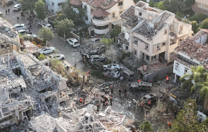 הנזק שנגרם בראשון לציון מפגיעת הטיל האיראני (צילום: עיריית ראשל"צ)