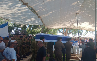 אבל כבד בדימונה: החל מסע ההלוויה של חלל צה"ל אסף זמיר ז"ל (צילום: דן בוניבידה חדשות הדרום 24)