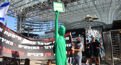 מחאת אנשי התרבות בצומת השלום בתל אביב (צילום: אבשלום ששוני)