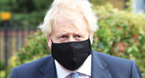 ראש ממשלת בריטניה בוריס ג'ונסון עם מסכה  (צילום: רויטרס)