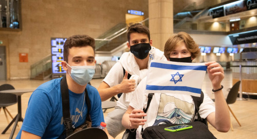 צעירים יהודים שהגיעו לישראל (צילום: שריה דיאמנט)