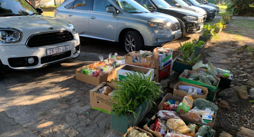 בתמונה: חלוקת מזון בקייפטאון במסגרת מיזם Jready של הסוכנות היהודית בסיוע אפליקציה שפותחה בישראל (צילום: באדיבות JCS)