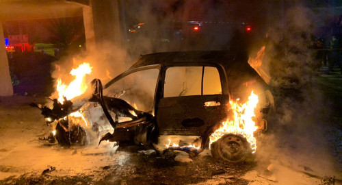 הרכב בלוד עולה באש (צילום: תיעוד מבצעי כבאות והצלה)