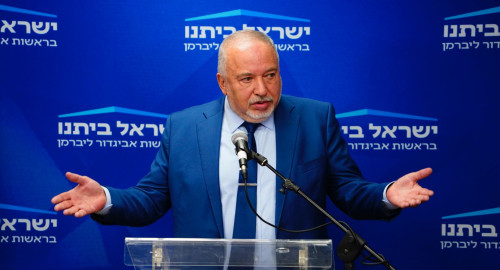 שר האוצר אביגדור ליברמן בפתח ישיבת סיעת ישראל ביתנו (צילום: ישראל TPS)