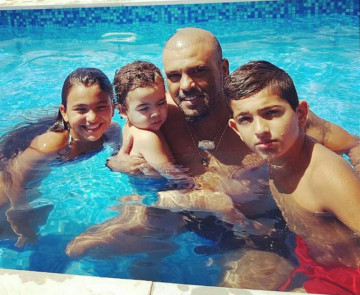אייל גולן והילדים אינסטגרם