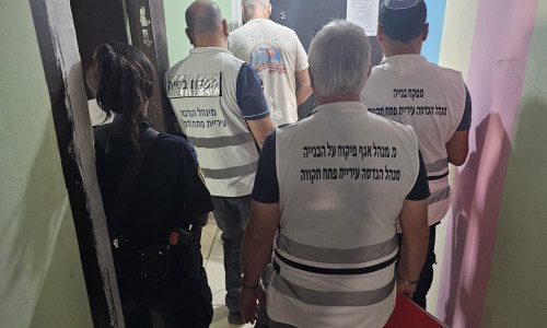 אכיפה כנגד פיצולי דירות (צילום: דוברות עיריית פתח תקווה)