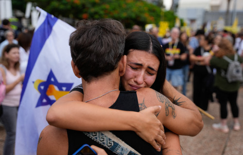 התרגשות לאחר אישור עסקת החטופים (צילום: MAYA LEVIN/AFP)
