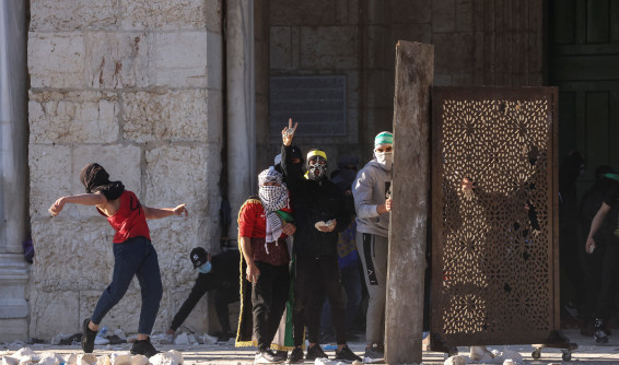 עימותים בהר הבית (צילום: REUTERS/Ammar Awad)