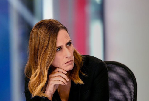 יונית לוי מגישה את המהדורה המרכזית בערוץ 12 (צילום: צילום מסך ערוץ 12)