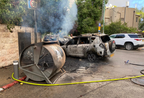 רכב שרוף בירושלים (צילום: דוברות המשטרה)