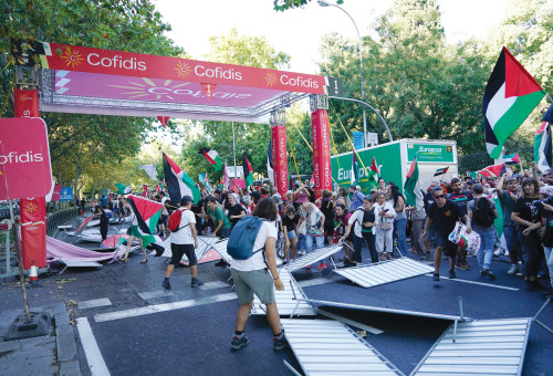 הפגנות פרו פלסטיניות במירוץ בספרד  (צילום: רויטרס)