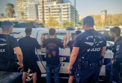 מעצר שב"חים (למצולמים אין קשר לכתבה) (צילום: דוברות המשטרה)