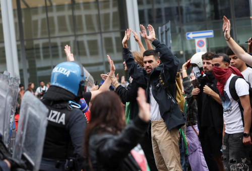 מהומות באיטליה בהפגנות על תמיכה בעזה (צילום: רויטרס)