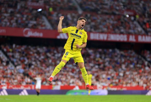 מנור סולומון עם שער הניצחון במדי ויאריאל (צילום: Fran Santiago)