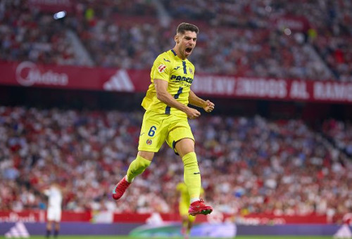 מנור סולומון עם שער הניצחון במדי ויאריאל (צילום: GettyImages)