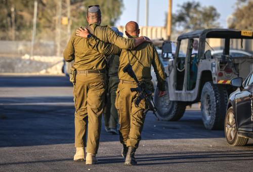 חיילי מילואים בשטח כינוס סמוך לעזה (צילום: צפריר אביוב, פלאש 90)