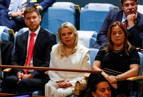 יאיר נתניהו ושרה נתניהו  (צילום: רויטרס)