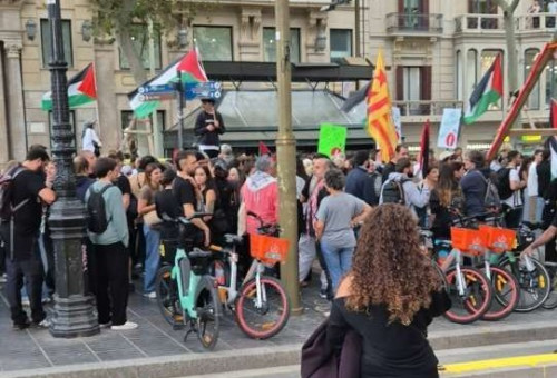 הפגנות אנטישמיות בברצלונה (צילום: חדר המצב של פספורטכארד)
