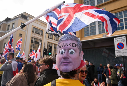 מחאה בבריטניה נגד קיר סטארמר (צילום: REUTERS/Jaimi Joy)
