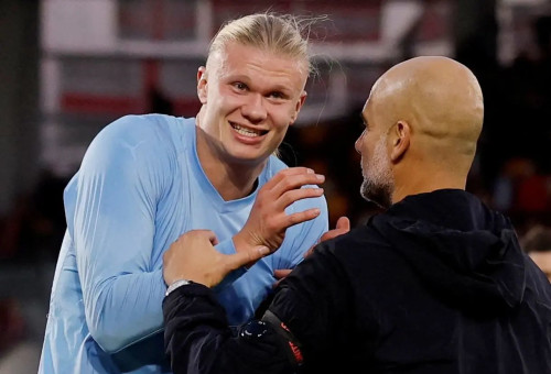 מאמן מנצ'סטר סיטי פפ גווארדיולה עם ארלינג הולאנד (צילום: רויטרס)