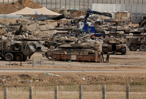 טנקים ישראלים ברצועת עזה (צילום: רויטרס)