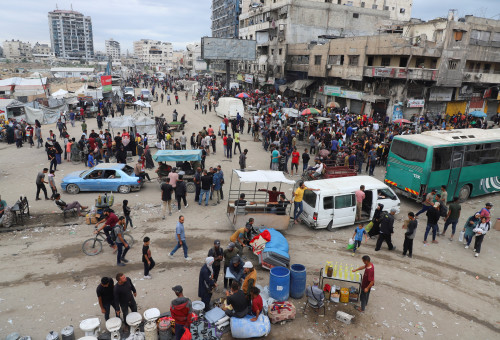 העזתים חוזרים לבתים בעזה  (צילום: רויטרס)