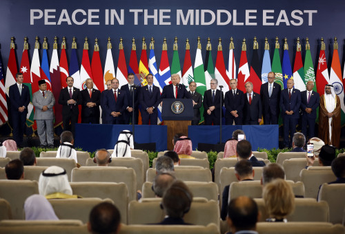 משתתפי הכנס בשארם א-שייח' (צילום: Yoan Valat/Pool via REUTERS)