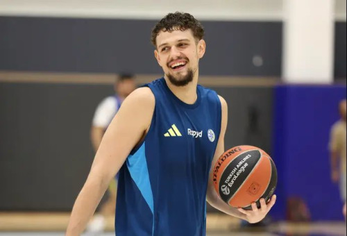 בהנהלת המועדון ביקרו את ההחלטה של הצוות המקצועי. טריפונוביץ' (צילום: דני מרון)